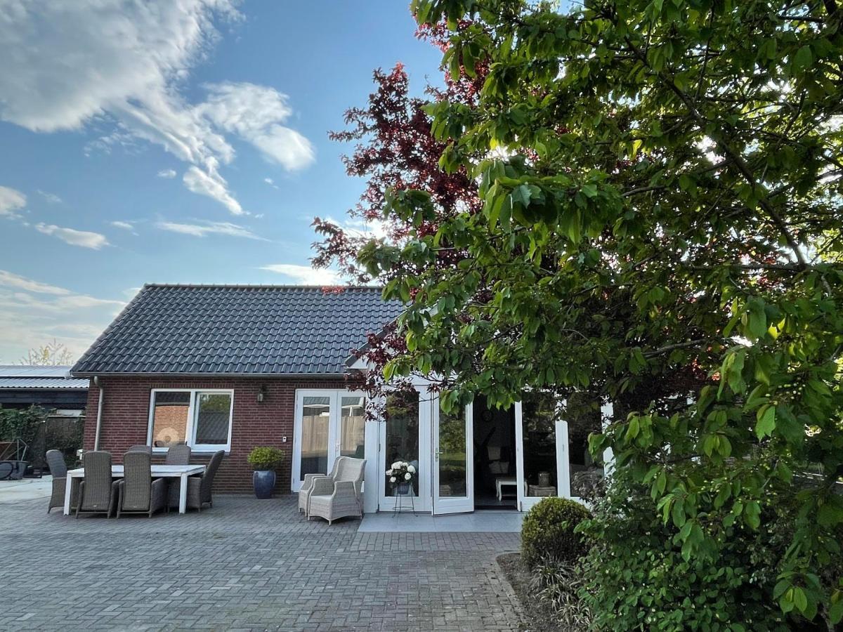 Gastenverblijf Bij De Buuren Dirksland エクステリア 写真
